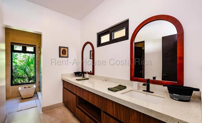 27-567 / Venta de exclusiva casa de ensueño ubicada en Santa Cruz Guanacaste in Cañas, Guanacaste — $989,000 - Photo 2 of 13