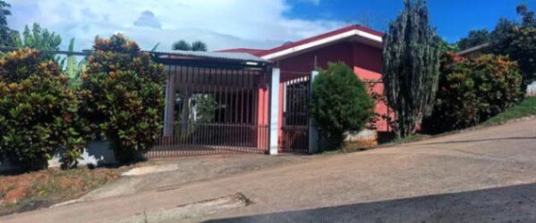 SE VENDE DE OPORTUNIDAD BELLA CASA EN PÉREZ ZELEDÓN.  en Daniel Flores, Pérez Zeledón, San José — ₡ 75 000 000