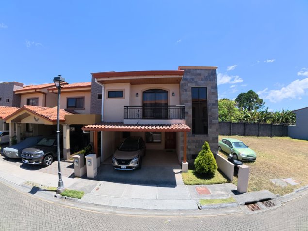 Venta Casa en Condominio Rio Claro, Santo Tomas, Heredia in Santo Tomás, Santo Domingo, Heredia — ₡ 125 000 000