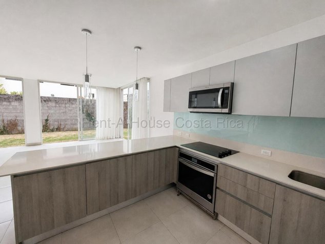 Alquiler de Casa en Condominio La Arboleda, Belén-Heredia. RAH 27-225 en San Antonio, Belén, Heredia — ₡ 1 200 000