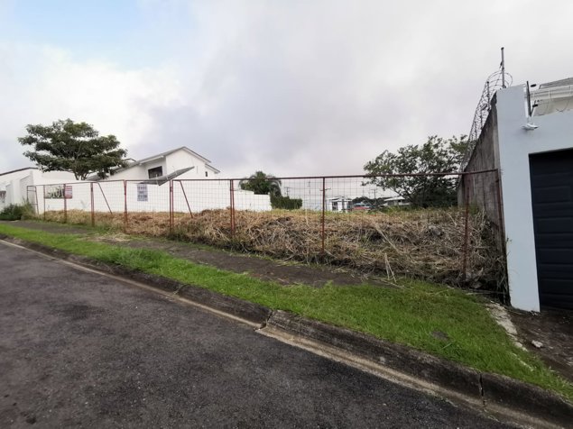 Venta De Lote De 961 m² En Cariari, Belén, Heredia en La Ribera, Belén, Heredia — $270,000 - Foto 1 de 10