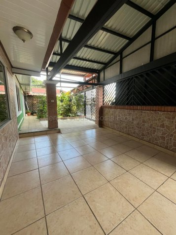 27-509/ Venta de hermosa casa de 10 habitaciones ubicada en Barva Heredia in Barva, Heredia — $372,500 - Photo 2 of 13