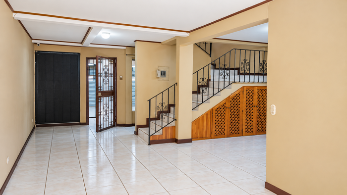 House For Sale In Zapote, San José in Zapote, San José — ₡ 73 000 000 - Photo 2 of 10