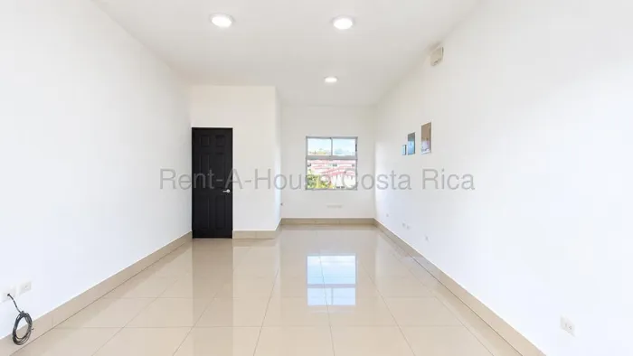 Alquiler de Local Comercial en Granadilla de Curridabat. RAH 27-719 en Granadilla, Curridabat, San José — $600 - Foto 3 de 7