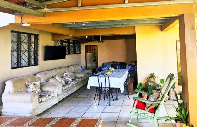 CASA EN VENTA EN EL CENTRO DE PÉREZ ZELEDÓN in San Isidro De El General, Pérez Zeledón, San José — $185,000