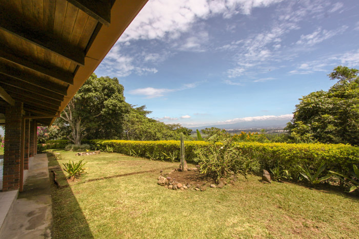 Casa en venta Santa Ana Piedades 2650m2 in Piedades, Santa Ana, San José — $380,000