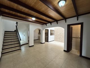 VENTA DE 2 CASAS EN CONDOMINIO EN TREJOS MONTEALEGRE, ESCAZÚ en San Rafael, Escazú, San José — $400,000 - Foto 2 de 21