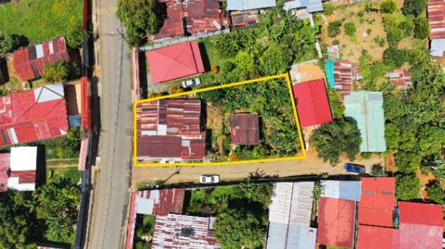 LOTE CON 6 APARTAMENTOS PARA INVERSION Y DESARROLLO EN PAVONES, PEREZ ZELEDON in San Isidro De El General, Pérez Zeledón, San José — $110,000