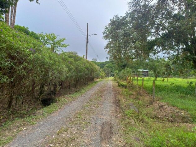 Venta de quinta con casa rodeada de naturaleza y privacidad en Guápiles #26-2259 GS en Guápiles, Pococí, Limón — $119,600