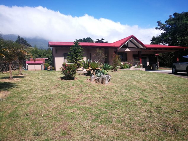 Se vende Hermosa casa en el Tirol, San Rafael. in San Rafael, Heredia — $318,000 - Photo 2 of 25