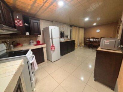 CASA DE PLAYA CON 2 APARTAMENTOS EN VENTA, PUNTARENAS, $857.000, Cod#25-932 en El Roble, Puntarenas — $857,000