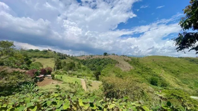 Venta | Lote de 2.834 m² con vista a las montañas en Paraíso de Cartago #27-28 GS in Paraíso, Cartago — $126,000 - Photo 3 of 8