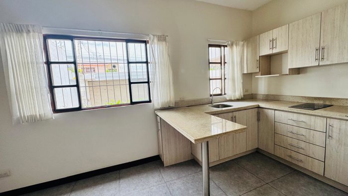 Se Alquila, Apartamento, 2 habitaciones, 1 baño, Incluye servicios, en Uruca, San José — ₡ 400 000 - Foto 3 de 12