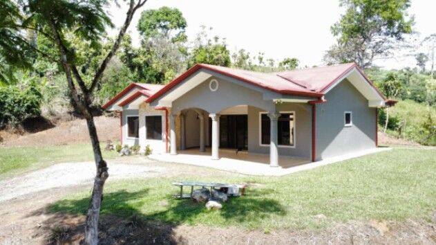 Casa de 3 cuartos en La Hermosa, Perez Zeledon.  en El General, Pérez Zeledón, San José — $299,999
