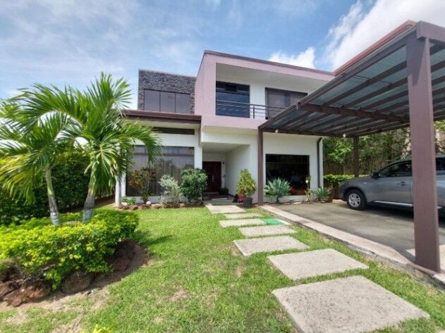 Venta de Casa en La Guácima, Alajuela. RAH 25-1646 in Guácima, Alajuela — ₡ 320 000