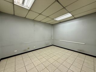 ALQUILER OFICINA CON 5 PARQUEOS EXCLUSIVOS Y ASCENSOR of.3 (MJ) in Carmen, San José — 590 000 ₡ - Photo 2 of 5