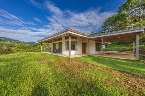 CASA NUEVA EN REFUGIO DE 20HECTAREAS, EN 3PIEDRAS DE QUEPOS. en Savegre, Quepos, Puntarenas — $749,000
