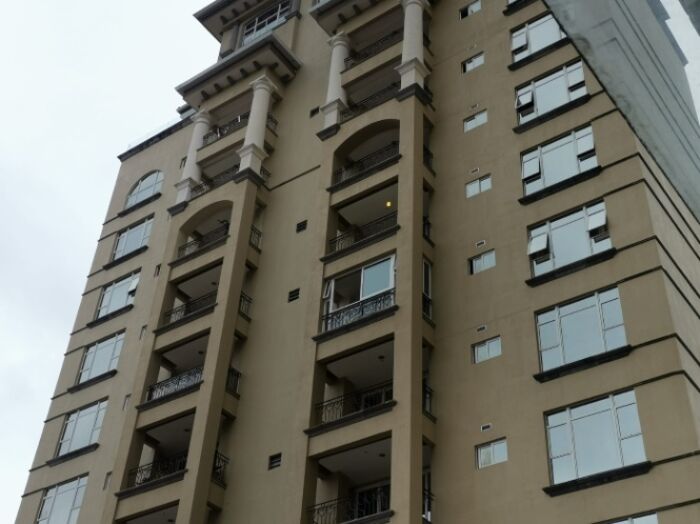 Se vende APARTAMENTO en Torres del Lago Frente a la Sabana in Mata Redonda, San José — $186,000