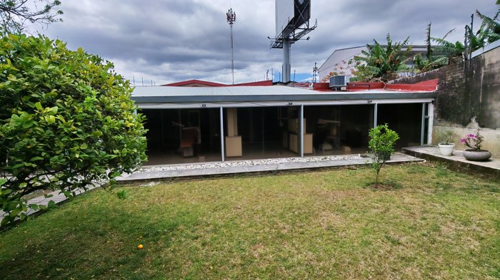 Edificio en Alquiler en Goicoechea,Calle B,Uso Comercial-PJG9965783 in Calle Blancos, Goicoechea, San José — $3,500