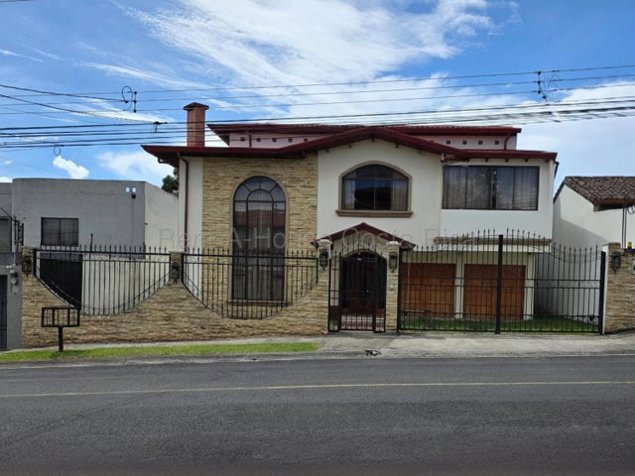 Venga de Casa de Lujo en Curridabat. RAH 27-97 en Granadilla, Curridabat, San José — $650,000 - Foto 1 de 10