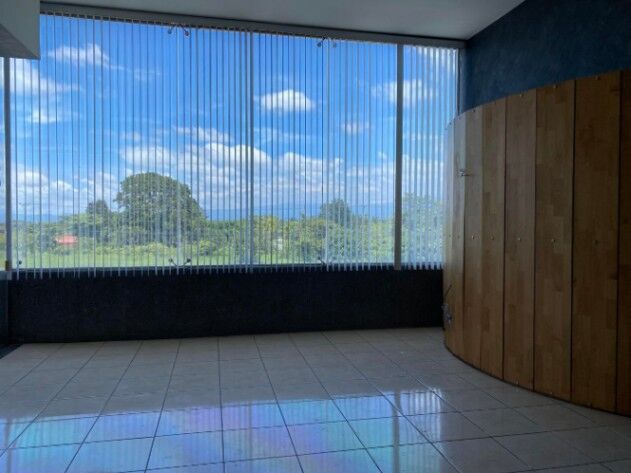 Se vende espacioso local comercial en Uruca Santa Ana 24-578 en Uruca, Santa Ana, San José — $180,000