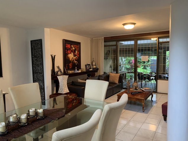 Venta de casa dos plantas con jardín, Residencial, Lomas de Ayarco Sur en Jardín, Dota, San José — $385,000 - Foto 2 de 27