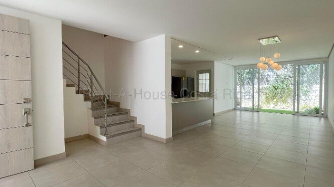 Se alquila casa en San Rafael Escazú 26-2145 in San Rafael, Escazú, San José — ₡ 2 300