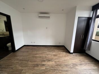 Vendo en Condominio Apto 1H contemporáneo in Pozos, Santa Ana, San José — $138,000 - Photo 4 of 10