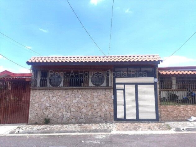 Venta casa 1 nivel con terraza, chimenea y cochera #26-1793 GS en San Vicente, Moravia, San José — ₡ 90 000 000