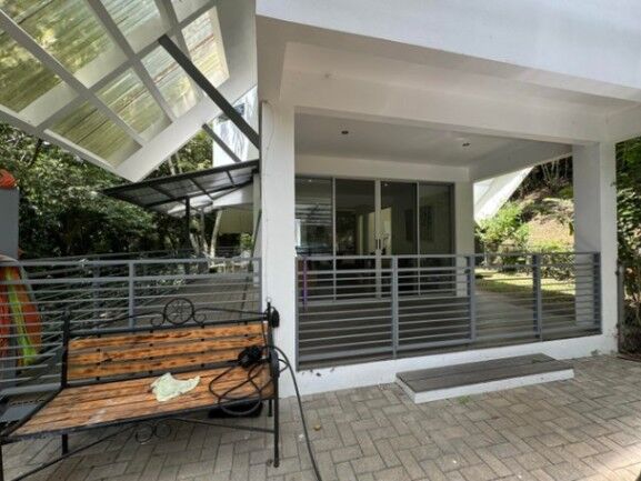 Alquiler de espaciosa casa ubicada en Mora Colon //25-290 in Colón, Mora, San José — $2,000