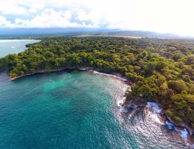 Se vende propiedad frente a playa en Punta Mona, Caribe, Limón (AD) in Sixaola, Talamanca, Limón — $6,600,000