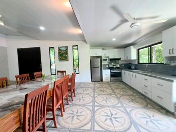 Spacious Home for Rent with Private Pool and Mountain Views en Veintisiete De Abril, Santa Cruz, Guanacaste — $2,200 - Foto 5 de 36