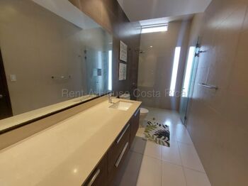 Alquiler de Casa en San Rafael de Escazú. RAH 26-1748 en San Rafael, Escazú, San José — $3,000 - Foto 4 de 20