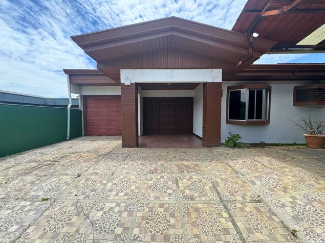 Casa amplia en venta en Palmares – Excelente ubicación in La Granja, Palmares, Alajuela — ₡ 110 000 000