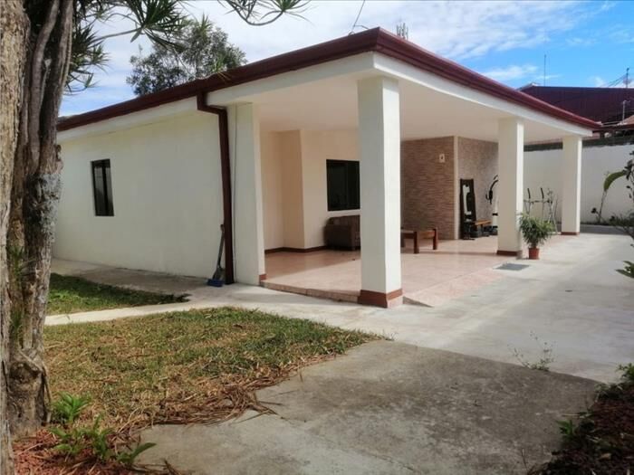 VENTA DE CASA USO DE SUELO MIXTO, SAN JOSÉ, DESAMPARADOS, SAN MIGUEL en San Miguel, Desamparados, San José — ₡ 135 000 000