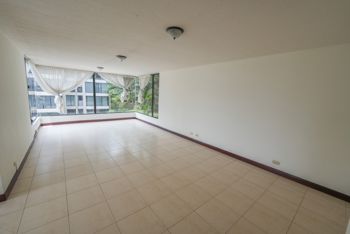 Apartamento de 3 Habitaciones en Bello Horizonte de Escazú en San Rafael, Escazú, San José — $295,000 - Foto 4 de 17
