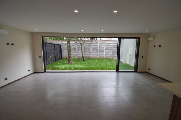 Casa para Estrenar de 3 Habitaciones en Santa Ana Centro en Santa Ana, San José — $3,200 - Foto 2 de 27