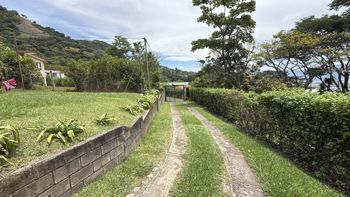Hermosa Propiedad con dos casas y vista en San Antonio de Escazú in San Antonio, Escazú, San José — $2,050 - Photo 3 of 57