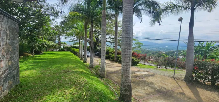 Hermosa Propiedad con lindas vistas y zonas verdes en Naranjo en Naranjo, Alajuela — $1,700 - Foto 3 de 37