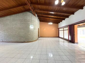 Casa en venta en Escazú de un Nivel con Uso Mixto y Gran Lote de 1.103 m² – Oportunidad Única in San Rafael, Escazú, San José — $443,000 - Photo 5 of 19