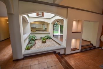 Casa de una Planta de 4 Habitaciones en Valle del Sol in Pozos, Santa Ana, San José — $629,000 - Photo 5 of 32