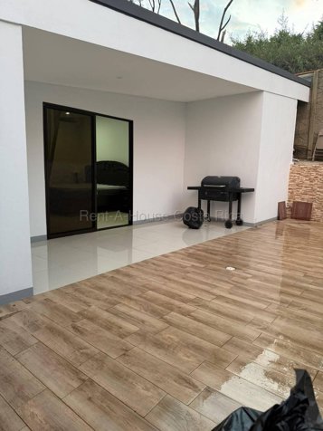 Venta de casa moderna con acabados de lujo y seguridad 24/7 #27-310 GS en Bolívar, Grecia, Alajuela — $231,000