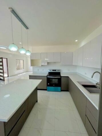 Moderna y Elegante Casa de Dos Niveles en Venta – Santa Eulalia, Atenas en Santa Eulalia, Atenas, Alajuela — $265,000