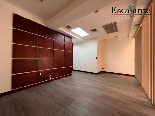 Alquiler de Local en Ofiplaza del Este en Curridabat, San José — $3,102