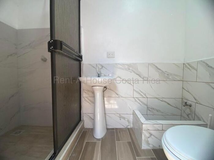 Alquiler de Apartamento en Escazú. RAH 26-1933 in Escazú, San José — ₡ 200 000