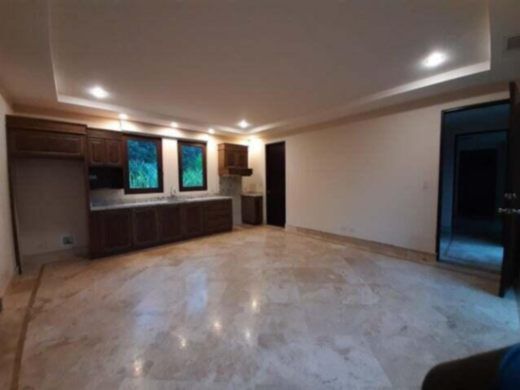 Se alquila espaciosa casa en Pozos Santa Ana 26-1358 en Pozos, Santa Ana, San José — $10,000