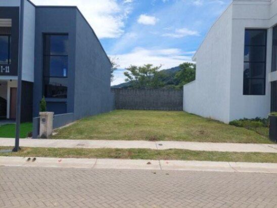  Venta de Lote en Condominio Ayarco 385, La Unión-Cartago.  en Río Azul, La Unión, Cartago — ₡ 65 000 000