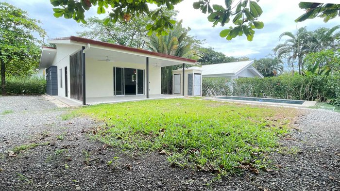 New Single-Story Home with a Private Pool Near Playa Banderas en Parrita, Puntarenas — ₡ 111 000 000 - Foto 2 de 25