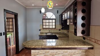 SE VENDE CASA MODERNA EN RESIDENCIAL MONTE GENERAL CON SEGURIDAD 24/7 Y UBICACION EXCLUSIVA en Daniel Flores, Pérez Zeledón, San José — 165 000 000 ₡ - Foto 5 de 9