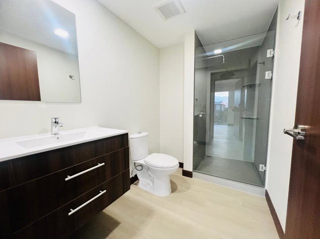 Se alquila apartamento en condominio en La Uruca con amenidades in Uruca, San José — $975 - Photo 3 of 13